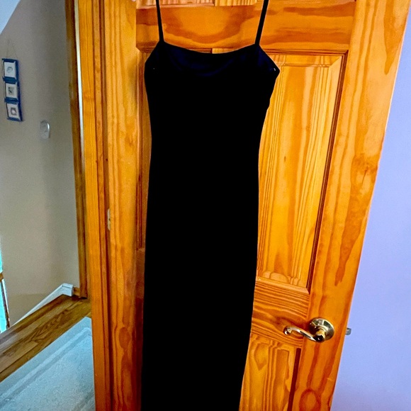 Adriana Black Velvet Gown - Picture 2 of 2